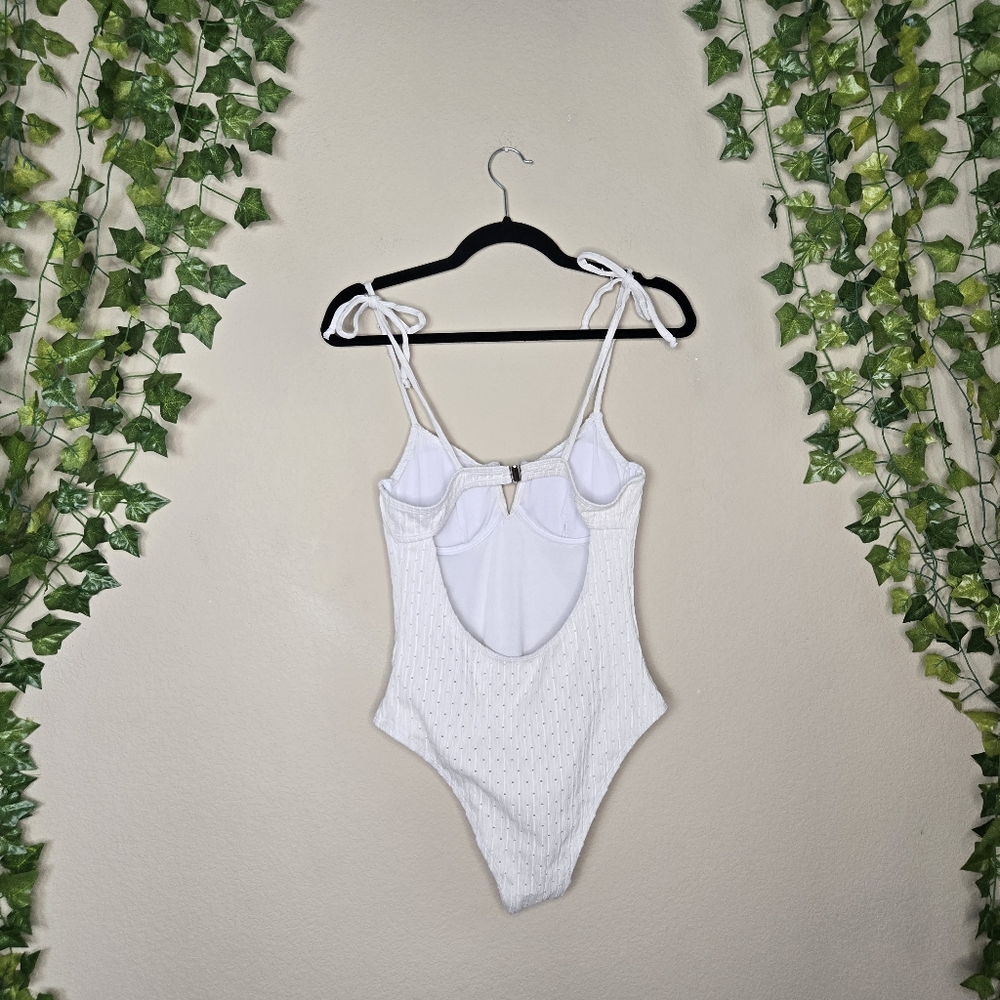 Ivory Textured Cut-out V Wired Push Up One Piece Swimsuit w/ Low Scoop Back - Picture 3 of 10